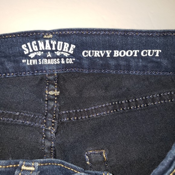 Levis Signature Curvy Boot Cut Dark Wash Size 4S - Picture 4 of 7